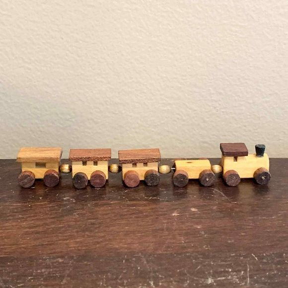 Erzgebirge Train + 3 wagons + Guerite + Barriere + Panneau